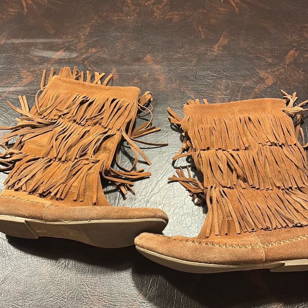 Mudd fringe boots